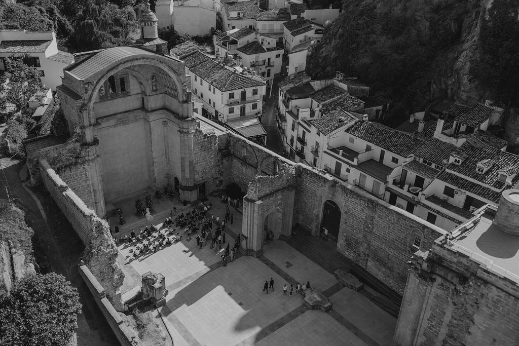 fotografía de boda en Cazorla en las Ruinas de Santa María