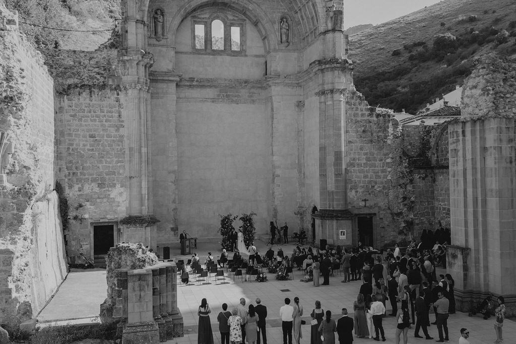 fotografía de boda en Cazorla en las Ruinas de Santa María